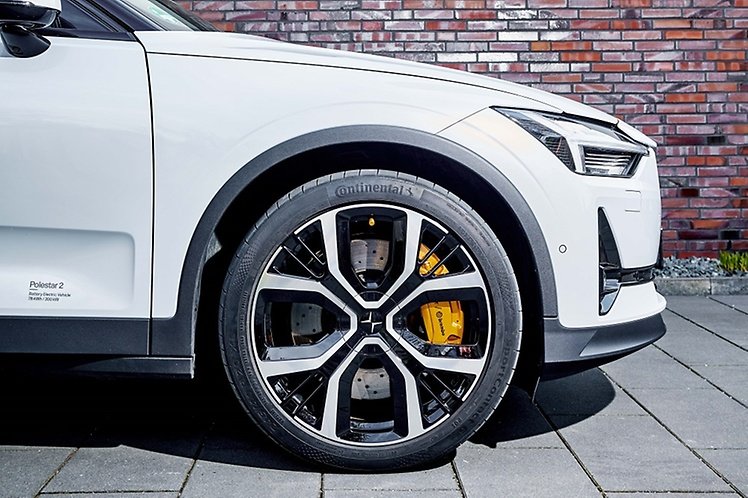 SEI DELLE DIECI CASE AUTOMOBILISTICHE PIÙ PRESTIGIOSE AL MONDO SCELGONO PER I LORO MODELLI ELETTRICI PNEUMATICI CONTINENTAL